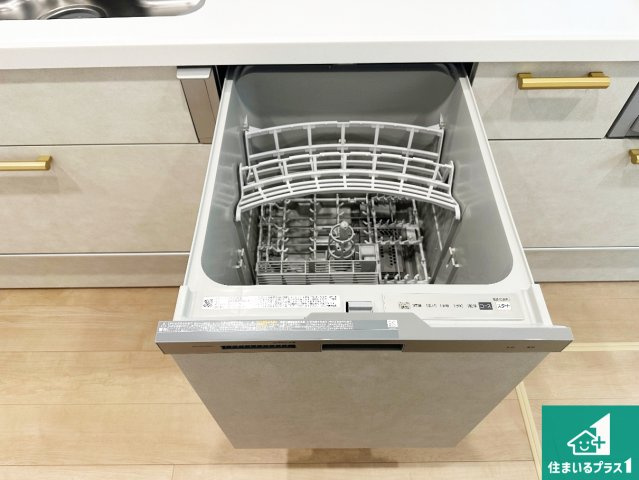 神戸市西区押部谷町木幡　新築一戸建ての設備|食事後の一仕事、食器洗いをボタン一つでお任せできちゃいます！場所を取らないビルトイン式なので、お料理スペースもしっかり確保！