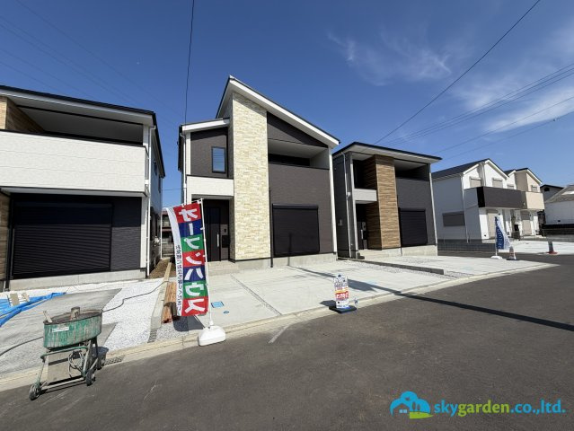 平塚市御殿2期　新築戸建　全5棟2号棟の前面道路含む現地写真