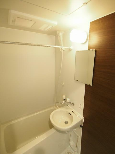 リーヴェルGino元住吉の浴室|別部屋の参考写真です。