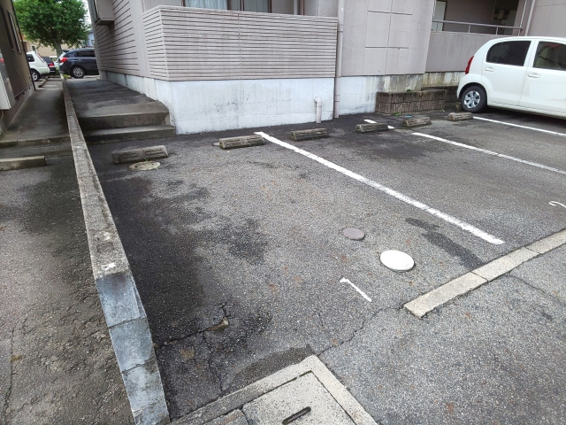 エクセル丸和の駐車場