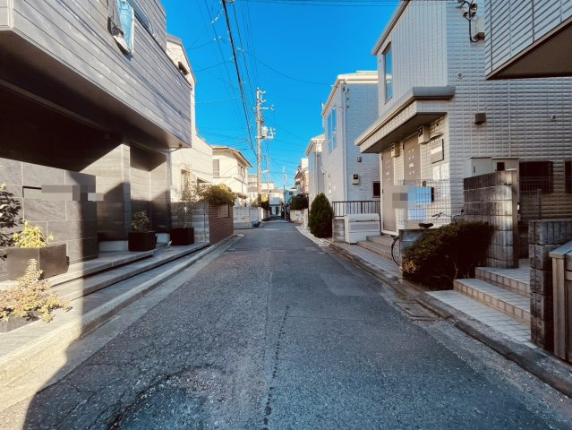 【前面道路含む現地写真】 | 練馬区富士見台３丁目　新築戸建て | 落ち着いた住宅街でゆったり過ごせる住環境になります