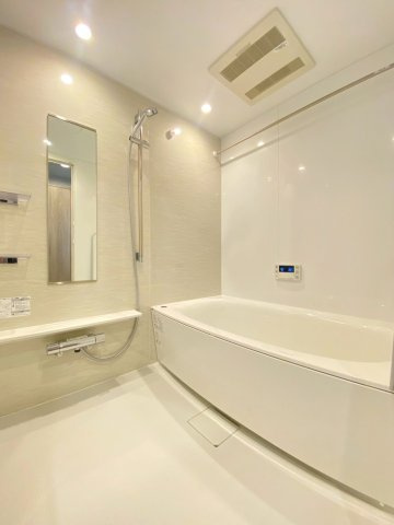サーパスシティ西院日照町の浴室|現地2026年1月撮影
お風呂新調済み、追い焚き機能付き、浴室乾燥機機能付きです。
