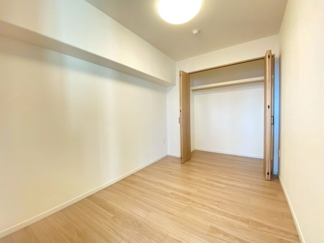 サーパスシティ西院日照町の洋室|リビング横の洋室約4.5帖