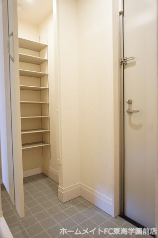 アンファンウルーの玄関