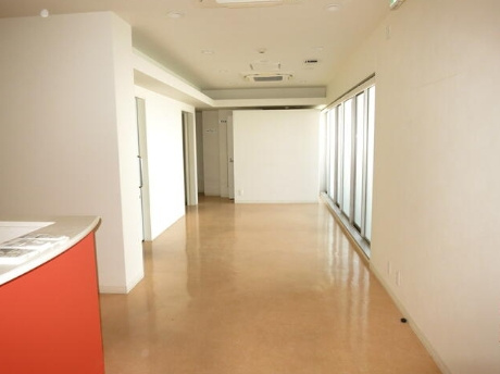 メディカル学園前の内装