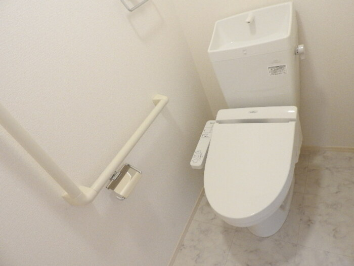 和泉市王子町３丁目のハイツのトイレ|ゆったりとした空間のトイレです