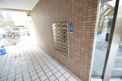 【設備】 | アンビエント江坂 | 現在ご返済中のカーローン・カードローン・教育ローンなどを住宅ローンに一本化したり、家具家電購入費用・引越し費用を住宅ローンと組み合わせるなど、お客さまにメリットの多い住宅ローンのご提案が可能です。