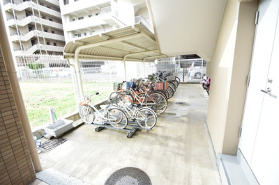 【駐輪場】 | アンビエント江坂 | エイブル売買事業部では、箕面市・豊中市・吹田市・池田市・茨木市・高槻市の北摂エリア全域で、物件のご紹介を致しております。北摂エリアにて購入物件をお探しの際は、当社までお問合せ下さいませ。
