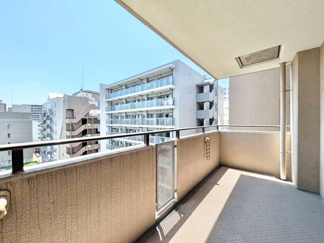 【バルコニー】 | アンビエント江坂 | エイブルにて取扱い可能な住宅ローンは、全部で10種類以上！お客様にピッタリの住宅ローンを当社のFPよりご案内させて頂きます。住宅ローンのご相談だけでも、お気軽にご相談下さいませ。