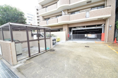 【駐車場】 | アンビエント江坂 | 現在ご返済中のカーローン・カードローン・教育ローンなどを住宅ローンに一本化したり、家具家電購入費用・引越し費用を住宅ローンと組み合わせるなど、お客さまにメリットの多い住宅ローンのご提案が可能です。