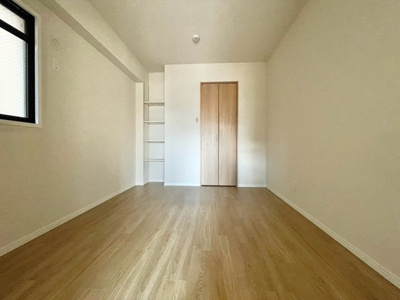 【子供部屋】 | アンビエント江坂 | サイトに掲載されていない箇所の写真、撮影してお届けさせて頂きます！気になる物件で、見たい部分の画像が無い場合は、弊社スタッフまでご連絡下さいませ。お客様の気になる箇所を、カメラにて撮影して参ります！
