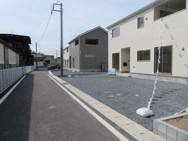 高崎市吉井町吉井川第3（全5棟）2号棟の前面道路含む現地写真