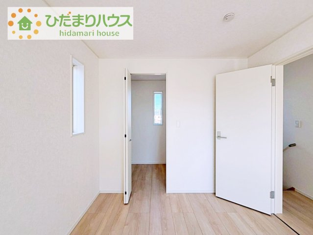 【玄関】 | 龍ケ崎市城ノ内第9　新築戸建　1号棟 | 小物類から掃除機やシーズンオフの暖房器具といった大きいものまで1か所に収納できる、機能的な大容量ウォークインクローゼット付き(^^♪