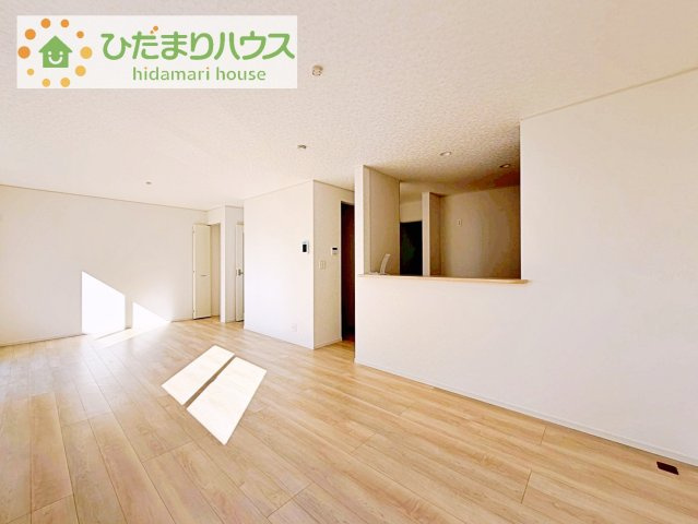 【居間・リビング】 | 龍ケ崎市城ノ内第9　新築戸建　1号棟 | お子様が元気に遊べる広々としたリビングです！