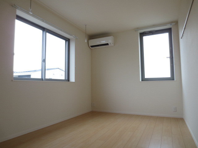 メゾン光の寝室|★２面採光の明るいお部屋★