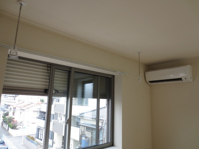 メゾン光の設備|★室内物干しフック＆防犯シャッター★