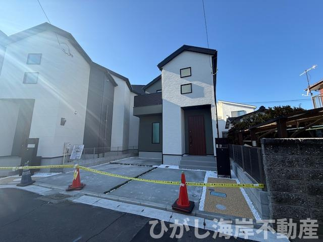 平塚市夕陽ケ丘　新築戸建　全２棟の前面道路含む現地写真|現地外観