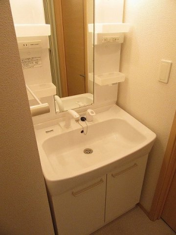 ウィステリア　ガーデン　Ｂの洗面所|忙しい朝には欠かせない洗面所です