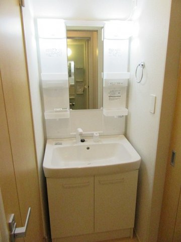 若葉Ｆの洗面所|脱衣スペースもあります