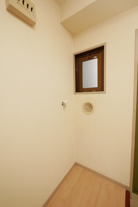 ドゥエリングビルの設備|ドゥエリングビル401
室内洗濯置き場