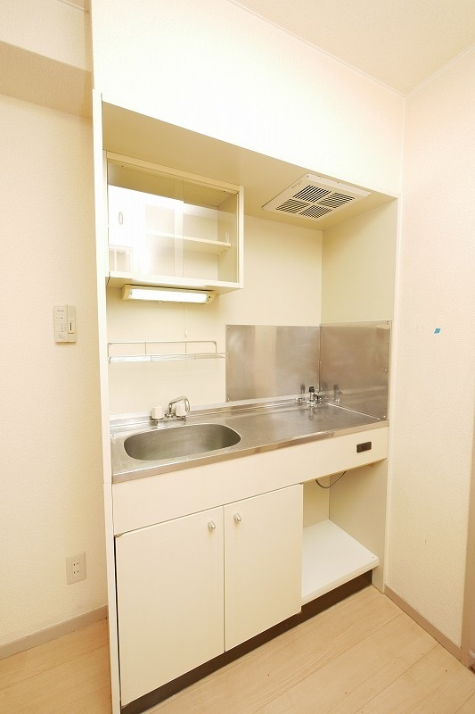 ドゥエリングビルのキッチン|ドゥエリングビル401