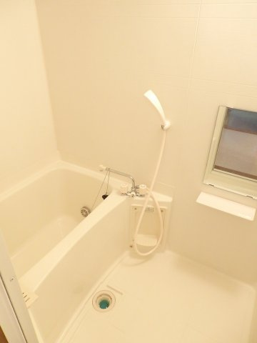 ソレアード石井　Ｂの浴室|落ち着いた空間のお風呂です