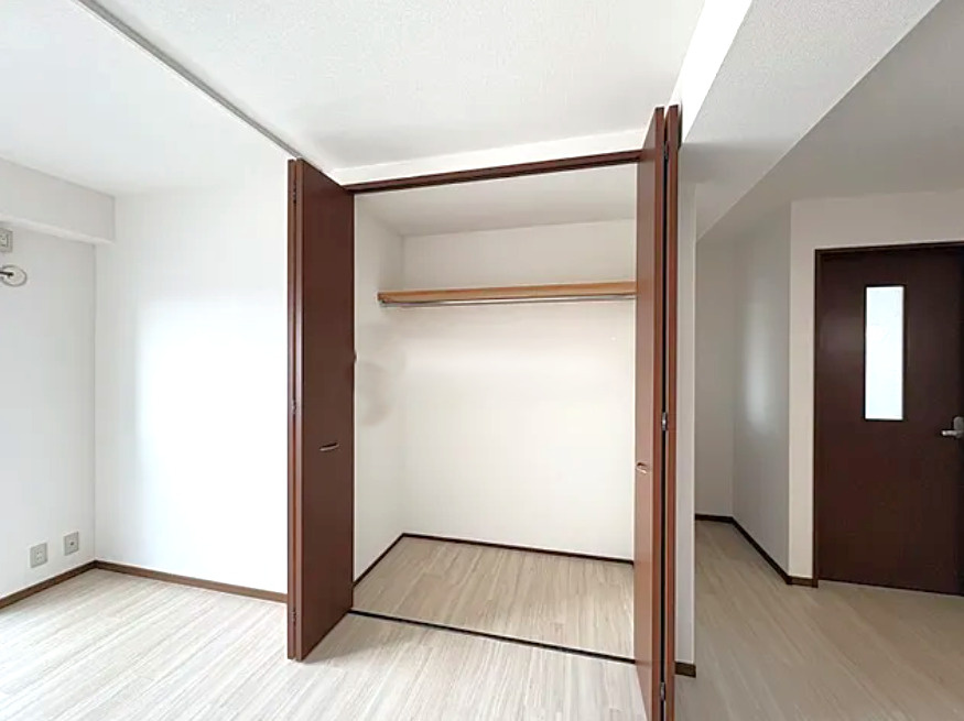 組坂ビルNo8【キャッシュバック対象物件】の収納|十分な収納スペースがあります