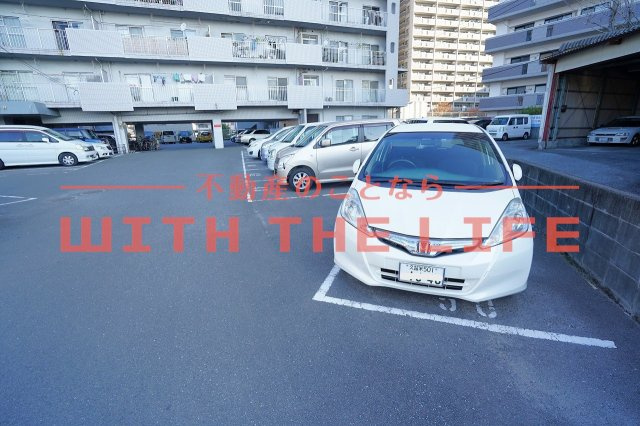 組坂ビルNo8【キャッシュバック対象物件】の駐車場|カースペースがあります