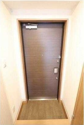 ルミエールコートの玄関