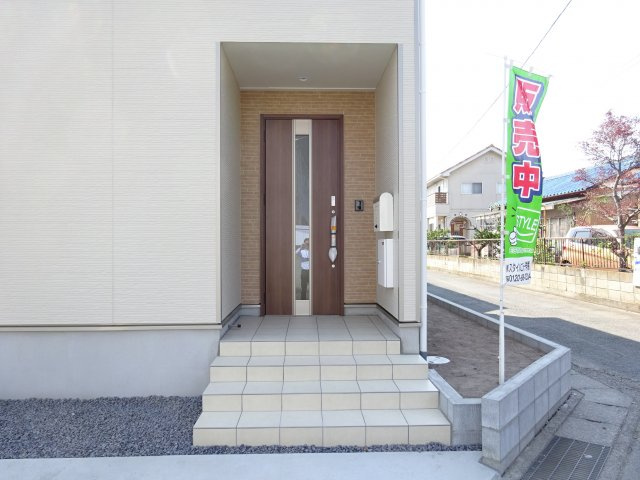 クレイドルガーデン前橋市粕川町新屋第１　２号棟（平屋）の玄関|玄関もタイル敷なのでお掃除も楽々です