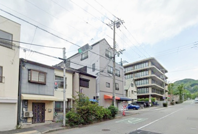 【外観】 | 神戸市中央区中山手通7丁目　中古戸建 | 前面道路22ｍのため、陽当たり良好