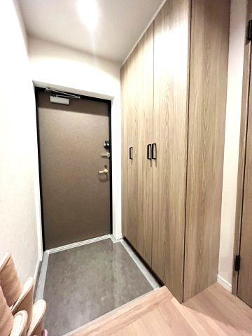 コスモテール吉塚の玄関|下足入付きなので玄関をきれいに保てます☆