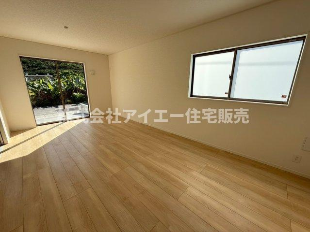 ♥♥南城市佐敷佐敷第1-2号棟（全3棟）の洋室|明るい洋室です