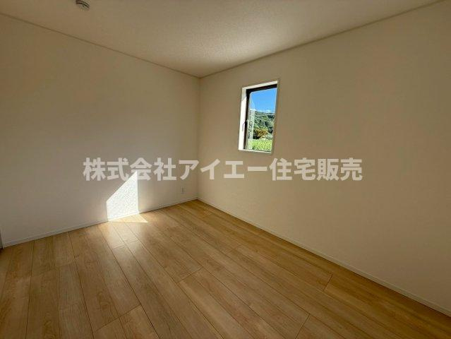 ♥♥南城市佐敷佐敷第1-2号棟（全3棟）の洋室|広々とした洋室です