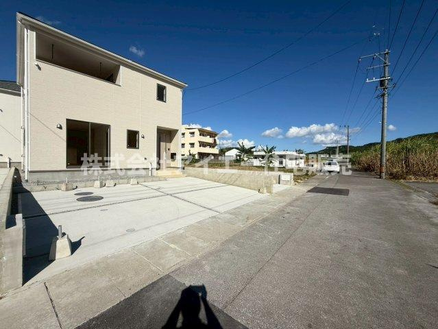 ♥♥南城市佐敷佐敷第1-2号棟（全3棟）の駐車場|駐車場に車を止められます