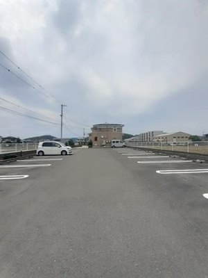 【駐車場】 | プランドール　２ | 駐車場に車を止められます