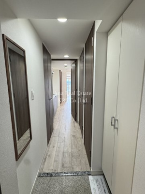 【玄関】 | プレサンス江戸堀 | 玄関には天井高まであるシューズクローゼット