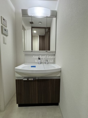 【洗面所】 | プレサンス江戸堀 | 三面鏡のシャワー付き独立洗面台☆