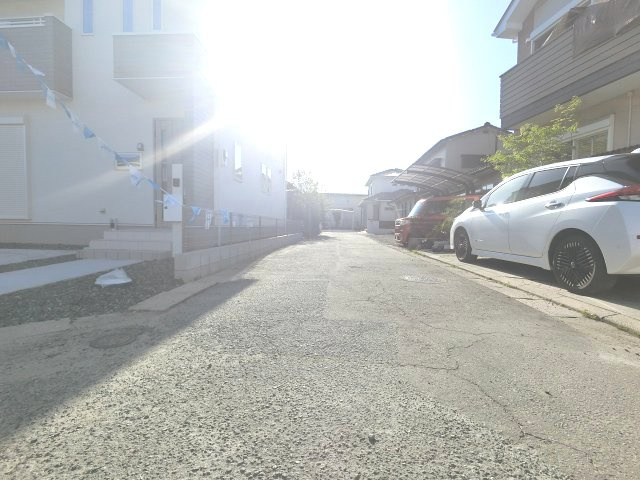佐賀市本庄町大字本庄8期　2号棟の前面道路含む現地写真