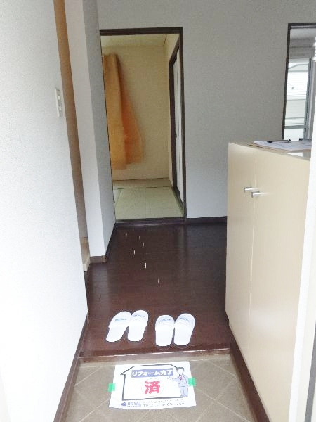 クレストA棟の玄関