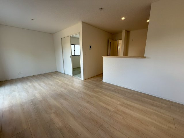 ♥♥南城市佐敷佐敷第1-3号棟（全3棟）の居間・リビング|ゆったり過ごせるリビングです