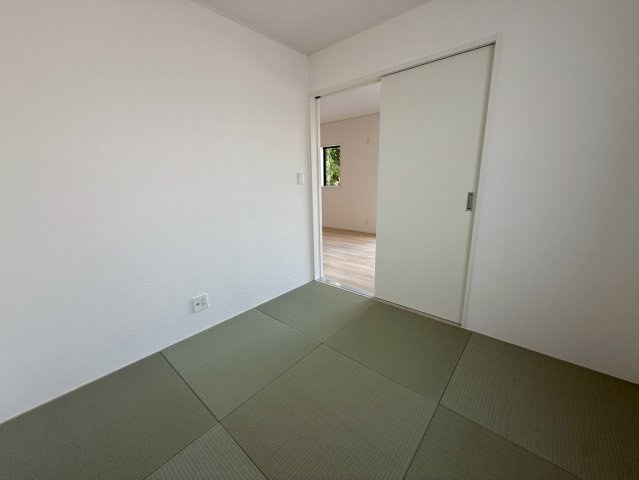 ♥♥南城市佐敷佐敷第1-3号棟（全3棟）の和室|日本らしい落ち着いた雰囲気の和室です