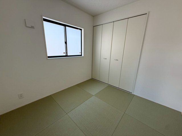 ♥♥南城市佐敷佐敷第1-3号棟（全3棟）の和室|和室ならではの温かな和の空間で寛ぎの時間を過ごせます