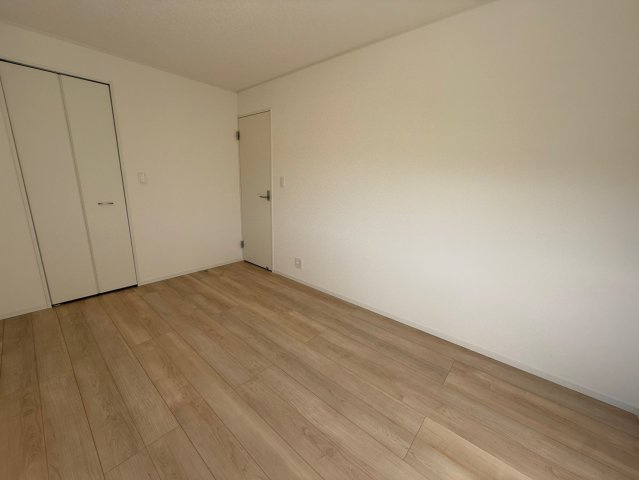 ♥♥南城市佐敷佐敷第1-3号棟（全3棟）の洋室|落ち着いた色調の洋室です