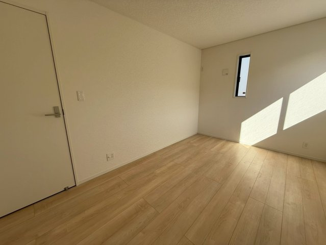 ♥♥南城市佐敷佐敷第1-3号棟（全3棟）の洋室|落ち着いた色調の洋室です