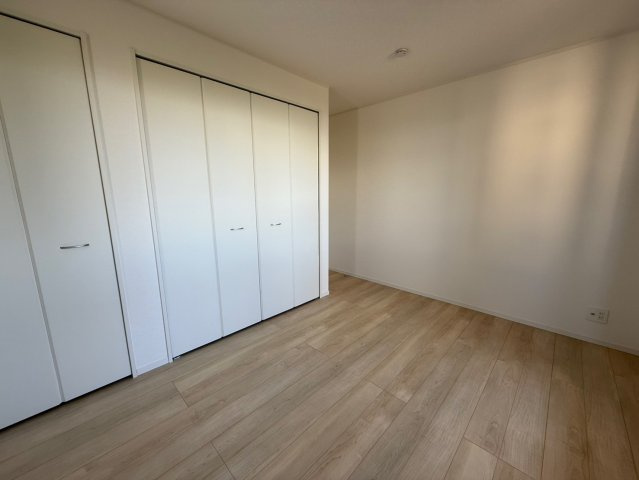 ♥♥南城市佐敷佐敷第1-3号棟（全3棟）の洋室|広々とした洋室です