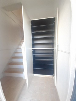 【玄関】 | ル・リアンⅠ | 収納もある玄関です