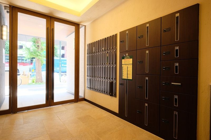 コスモリード幡ヶ谷のエントランス