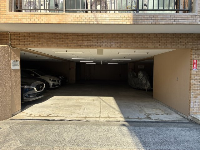ライオンズマンション宮崎台第３の駐車場|1F部分（駐車場・バイク置場）