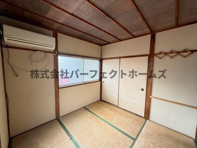 村野東町戸建　賃貸の和室|畳の上でゆっくりとくつろげる和室です